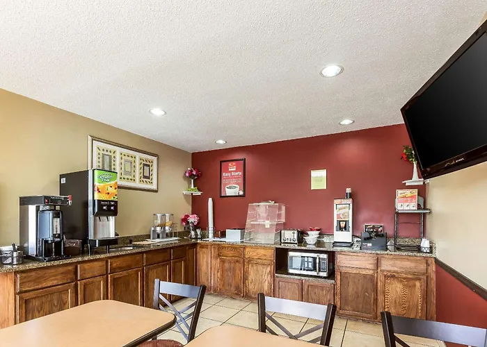 Econo & St Louis Hotel 4*