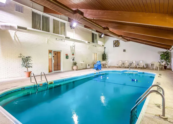 Econo & St Louis Hotel 4*