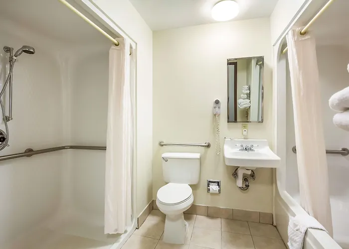 Econo & St Louis Hotel 4*