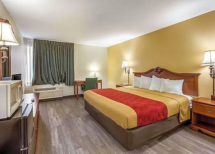 Econo & St Louis Hotel 4*
