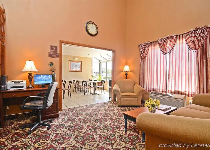 Econo & St Louis Hotel
