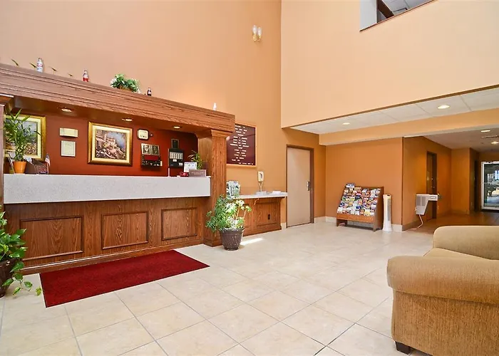 Econo & St Louis Hotel 4*
