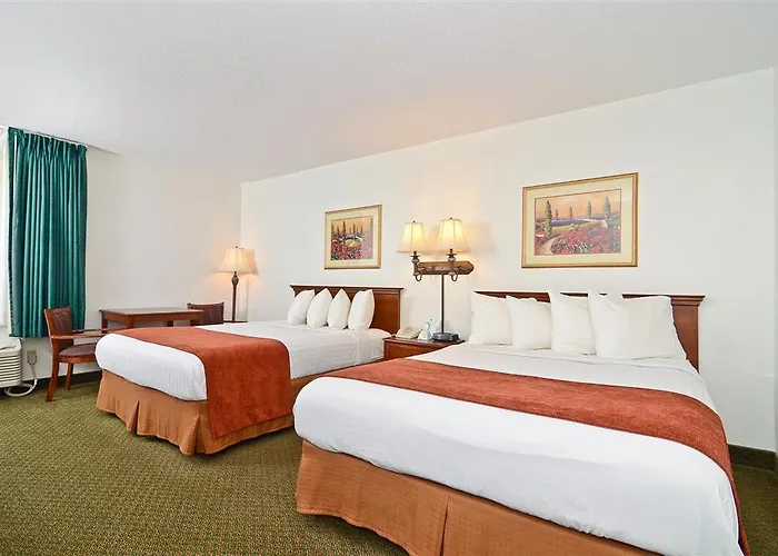 Econo & St Louis Hotel