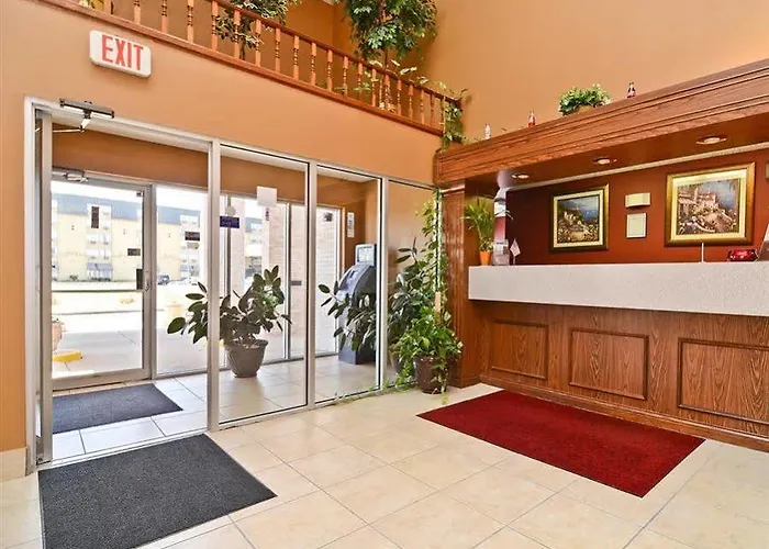 Econo & St Louis Hotel